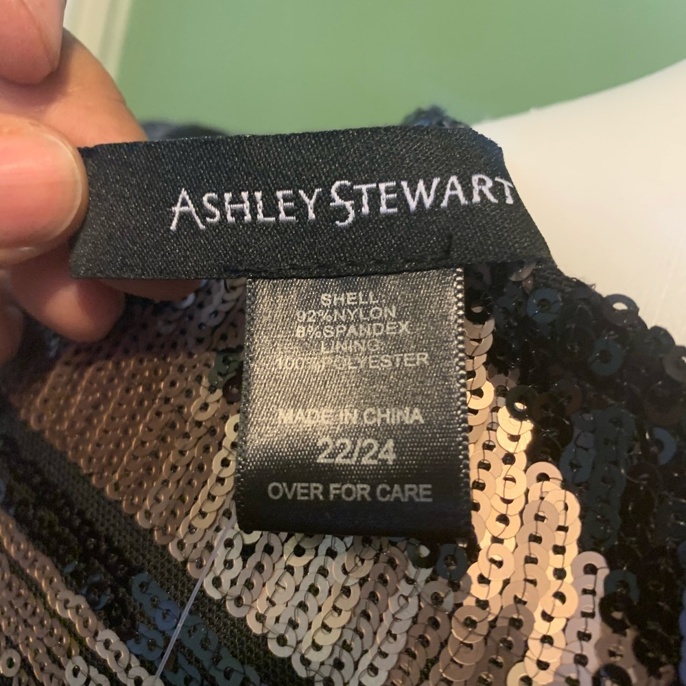 Dress has never been worn - Picture 4 of 5